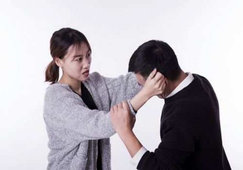 上海外遇调查取证：如果男方出轨离婚时怎么分配房产